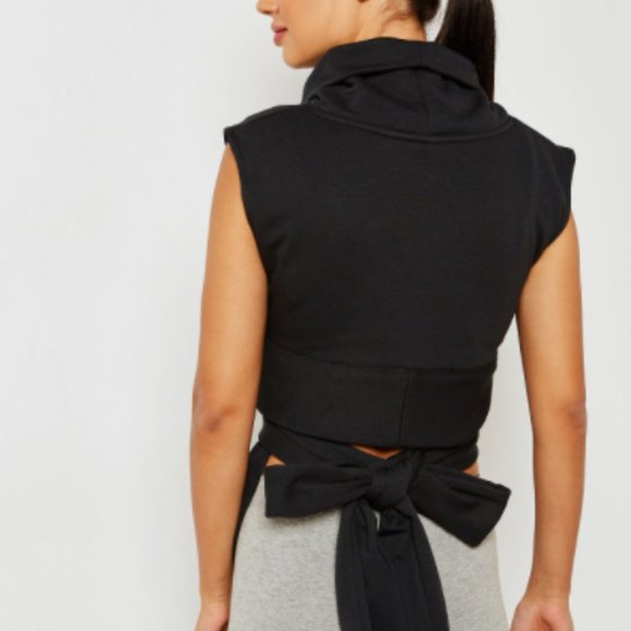 NWT Nike Sleeveless Versa Women's Training Studio Wrap Top Size Small - Picture 2 of 11